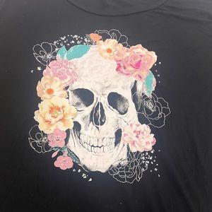 TORRID | Black graphic tshirt with skull and flowers